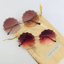 Load image into Gallery viewer, Round Scalloped Sunglasses - Tea
