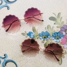Load image into Gallery viewer, Round Scalloped Sunglasses - Plum
